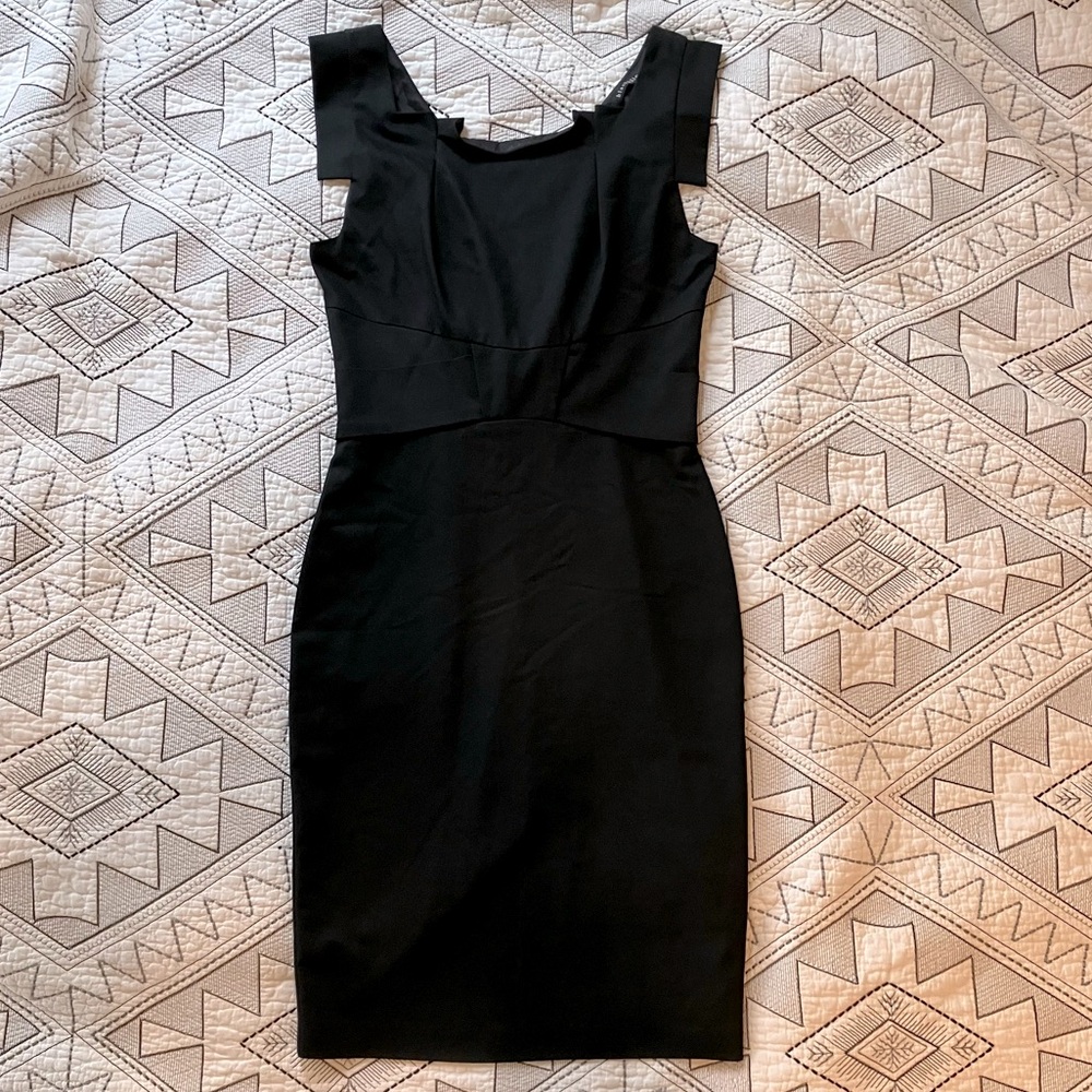 Black Hālo cocktail dress. Size: 6.